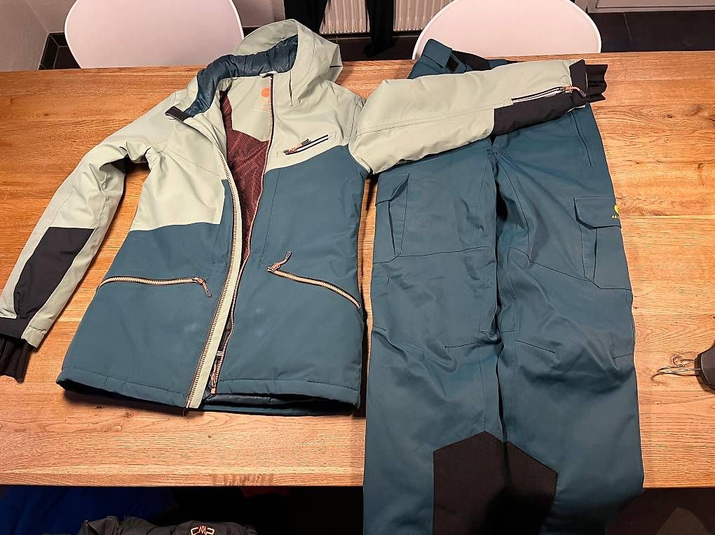 Lotti & Set di vestiti: Kinder Ski Kleider quasi Neu – Usato da Toffen venduto da Topcase850 2