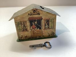 Antike Spielzeug Spardose, Landhaus mit Schlüssel