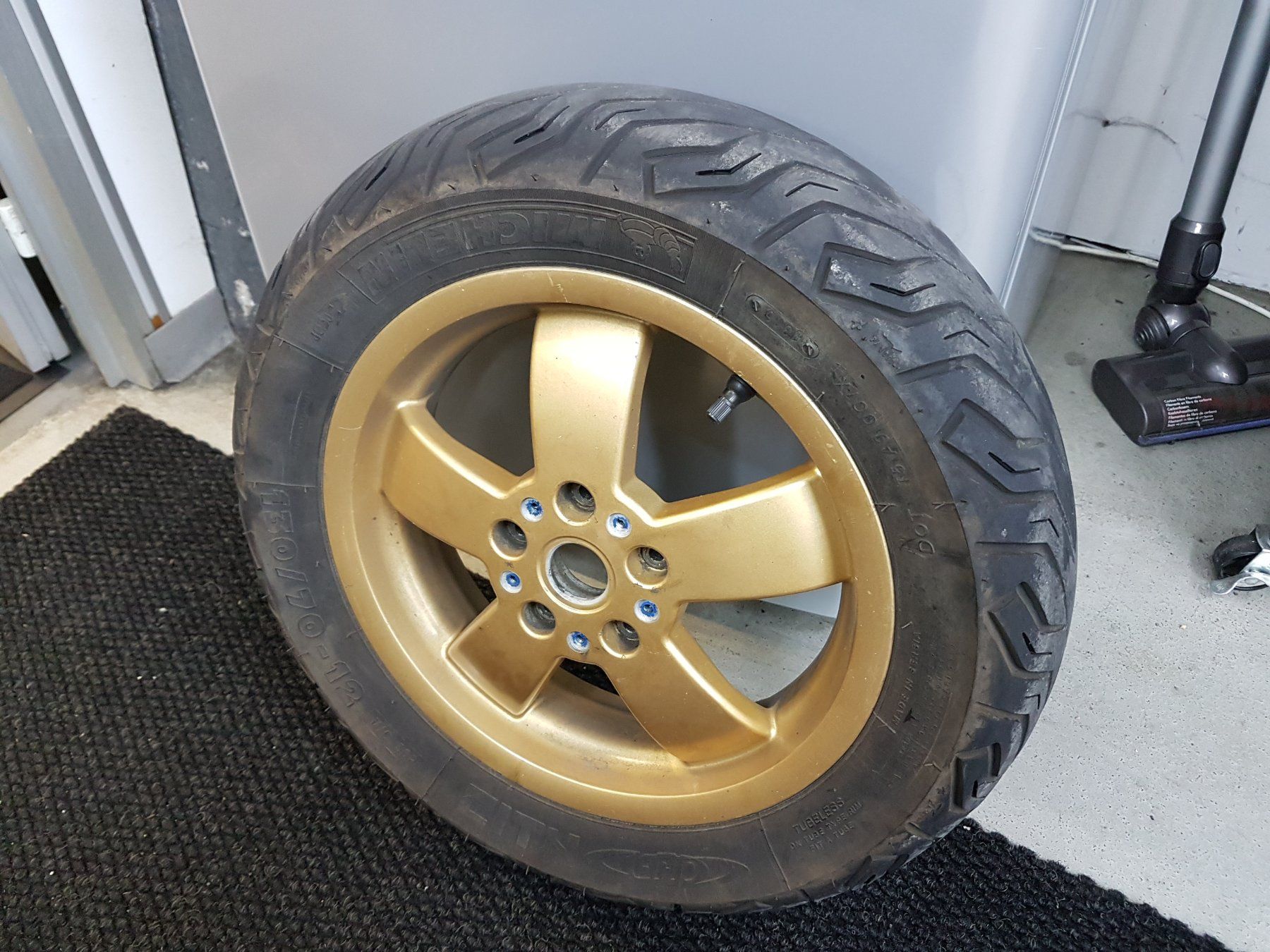 Piaggio Alle Motorradersatzteile: Vespa Felgen GTS gold – Gebraucht aus Uitikon Waldegg von