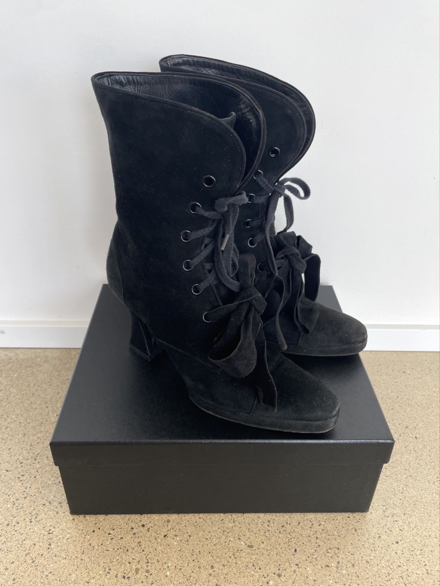 Chanel Damenschuhe: Chanel vintage Runway Boots – Gebraucht aus Stäfa von Nicole093 1