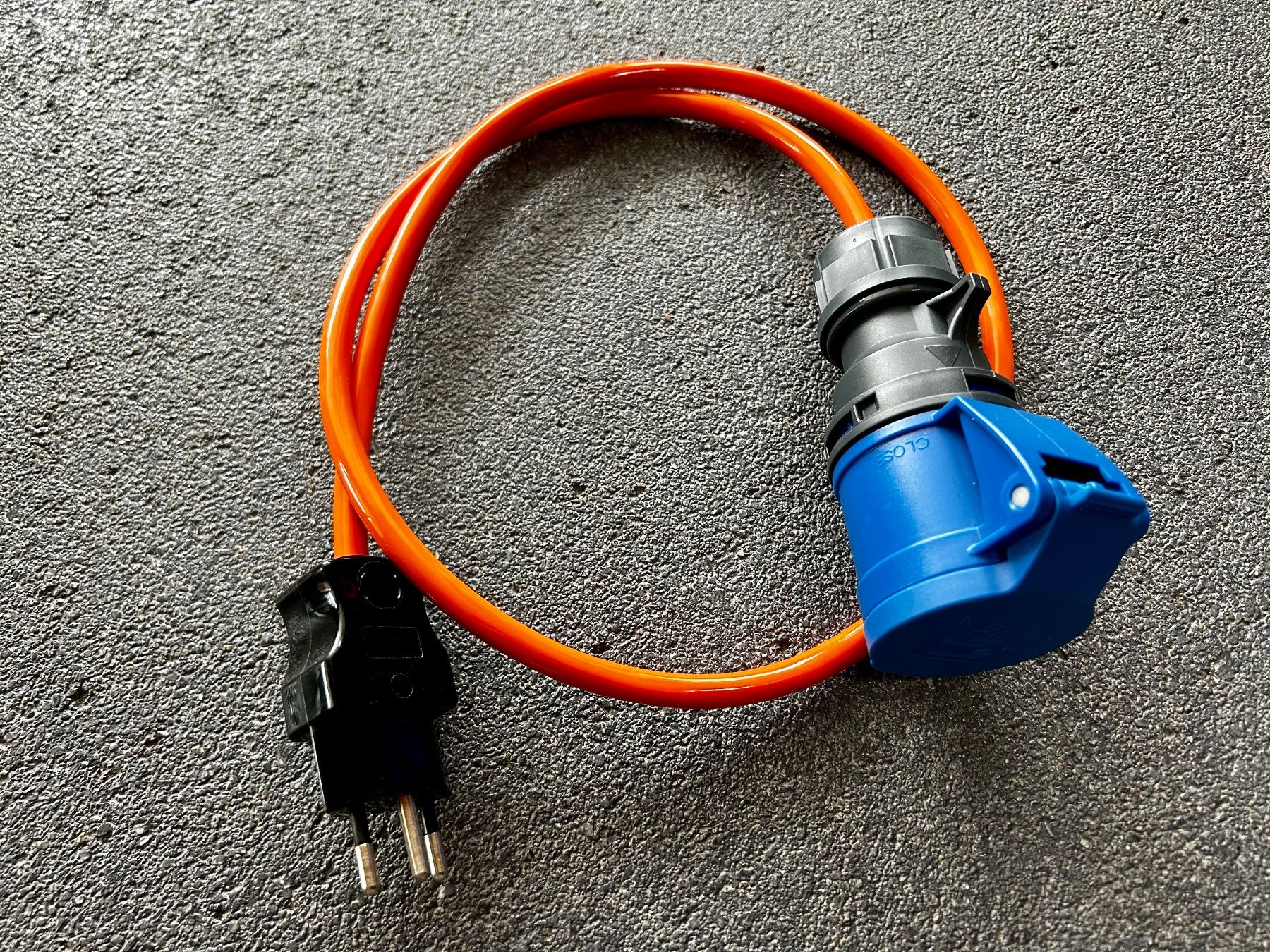 Alimentazione elettrica: Adaptateurs électriques 230V - 400V – Usato da Grimisuat venduto da Cbelette 4