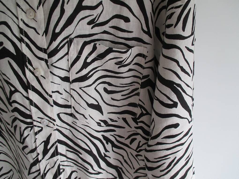 Blusen: Bluse Zebramuster, schwarz/beige, Gr.36-40 Oversize - NEU – Neu (gemäss Beschreibung) aus glattfelden von carlo046 1
