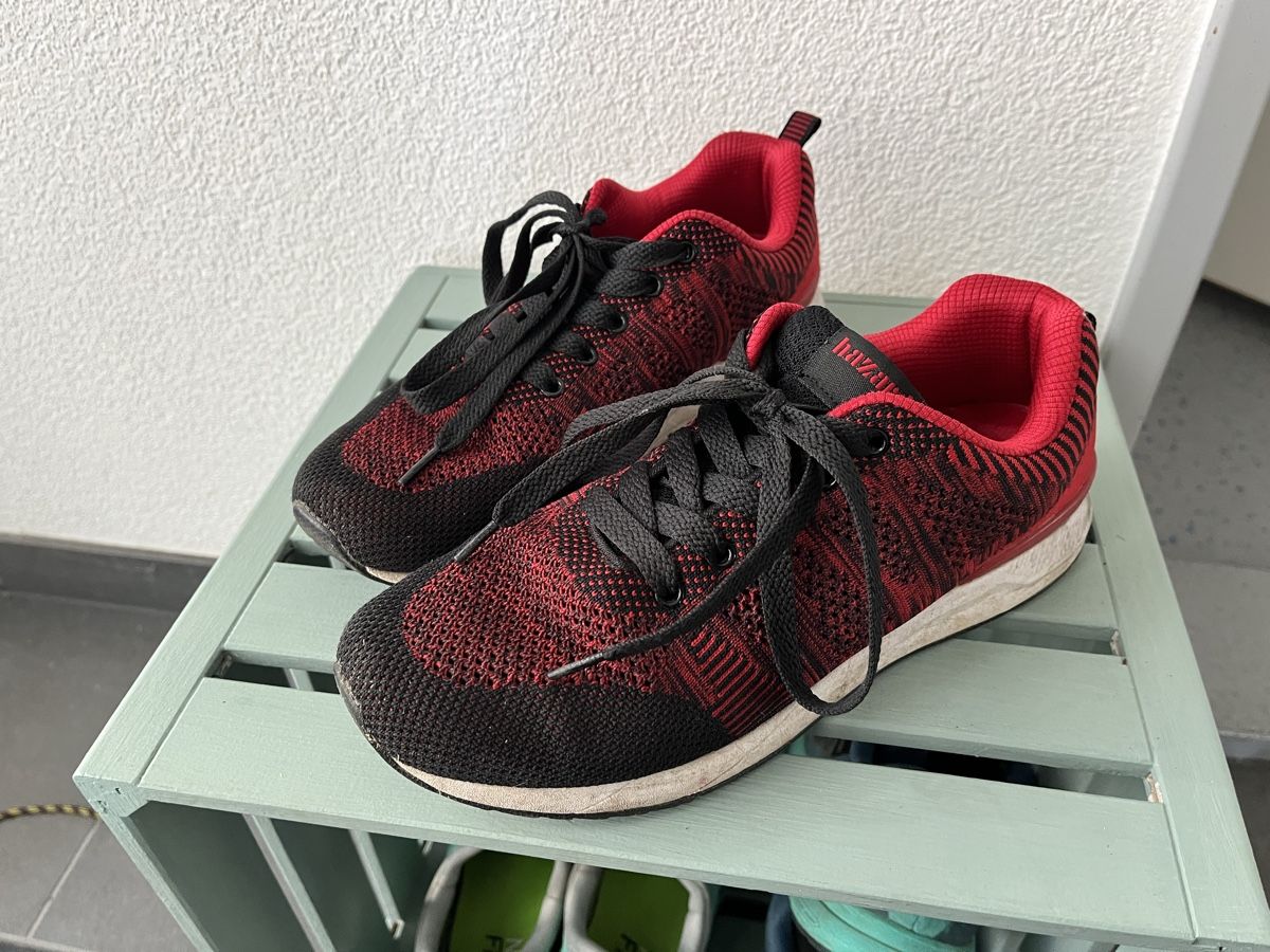 Scarpe da donna: Sneakers - Gr. 39/40 – Usato da Escholzmatt venduto da Sarah_