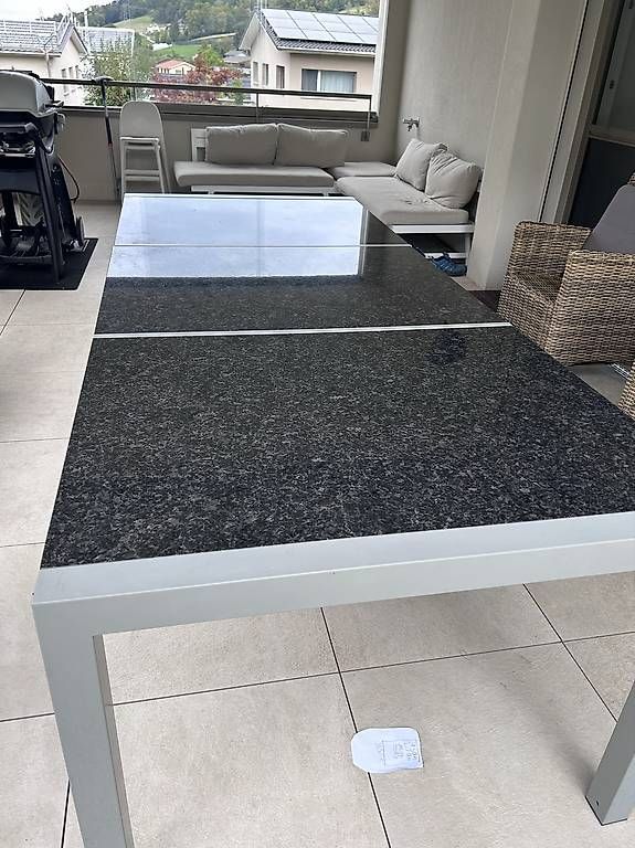 Tavoli: Neuwertiger Granit-Gartentisch – Usato da Neudorf venduto da Patcar82 1