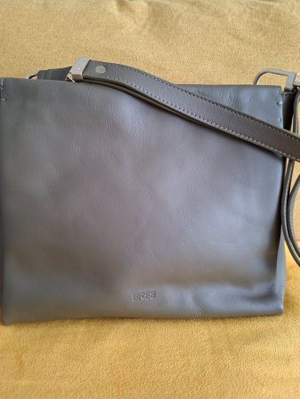 Sac BREE élégant en cuir olive-vert – parfait pour l'été!