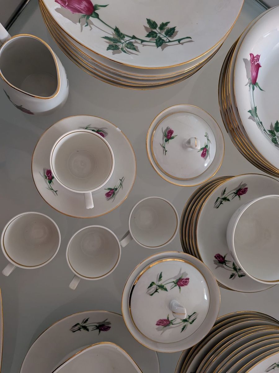 Services de table: Geschirrservice mit Rosen – D'occasion à Ebikon par M5P5G50 4