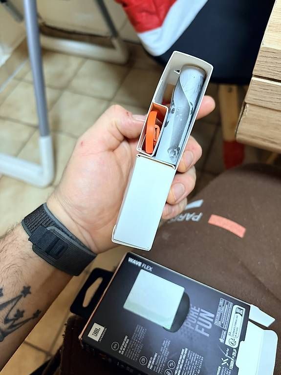 Cuffie: JBL Wave Flex – Usato da Avenches venduto da Myth_Cloth 3