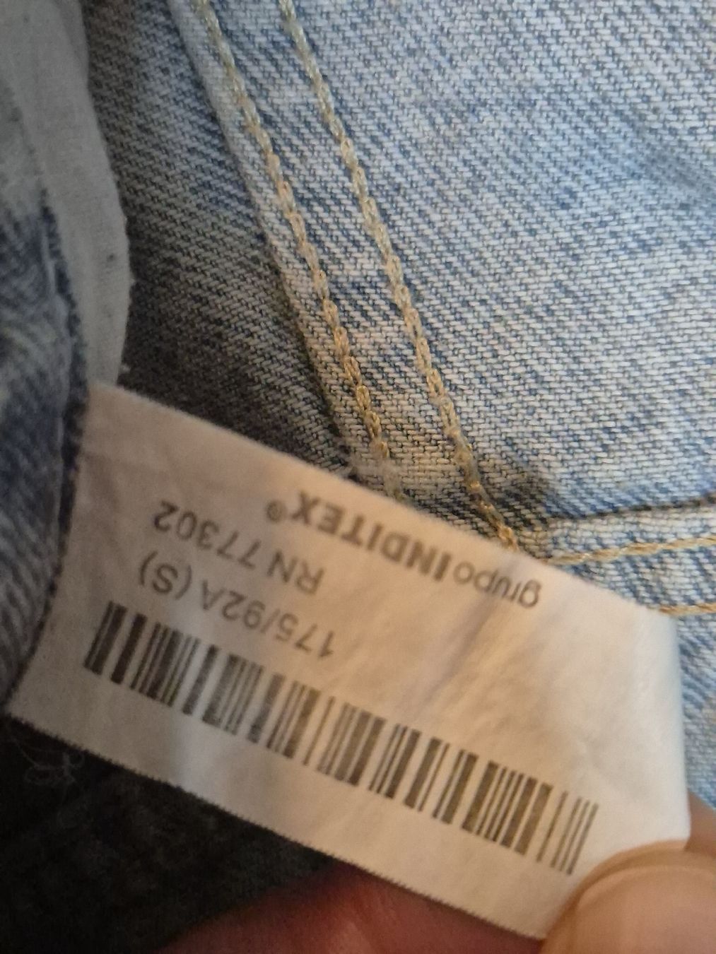 Jeans: Jeans hellblau Grösse S mit ausgefranstem Saum Flared – Usato da Zürich venduto da Drago670 4