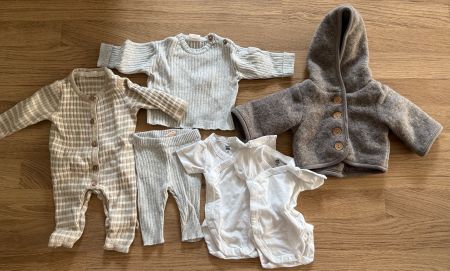 Kleiderpaket Grösse 50 für Neugeborene, Marke HEMA