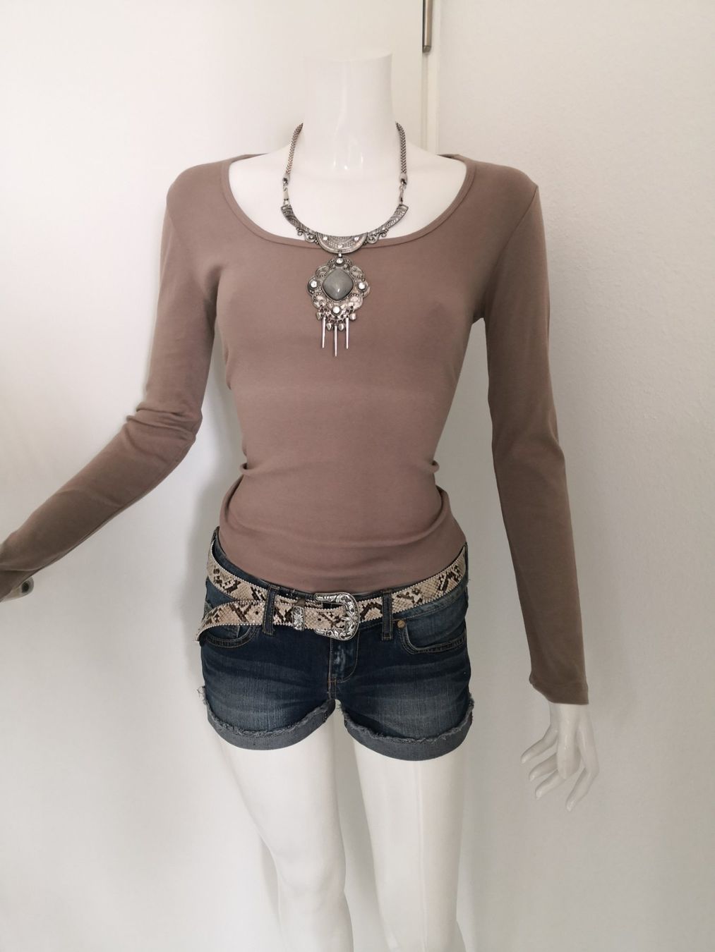 Mango T-shirt: 🤩MANGO LANGARM T-SHIRT BRAUN – Usato da Olten venduto da Naja-Twins-Twins 2