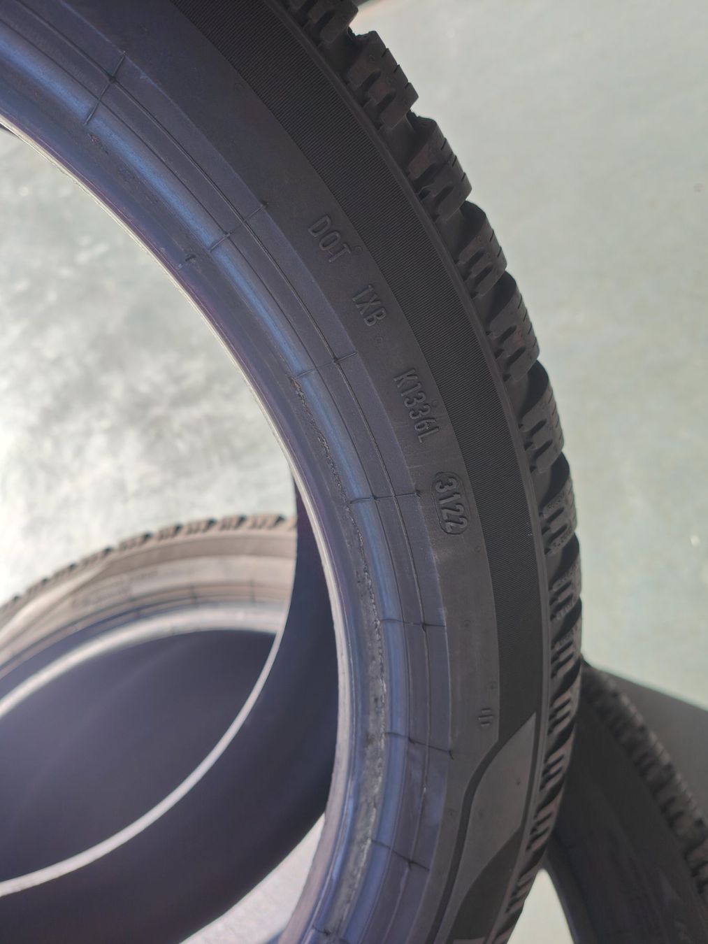 Pirelli Pneumatici & Ruote complete: 225/45 R18 Winterreifen – Usato da Oberengstringen venduto da Reifen-Lagerverkauf 4