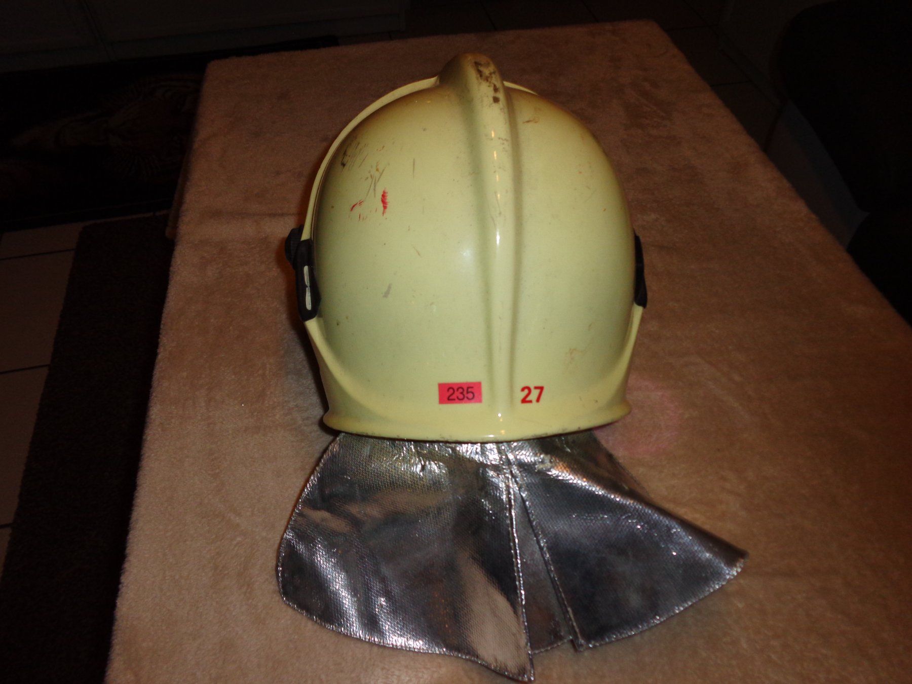 Pompieri: Feuerwehrhelm Original mit nackenschutz – Usato da Liestal venduto da Gecko16 5