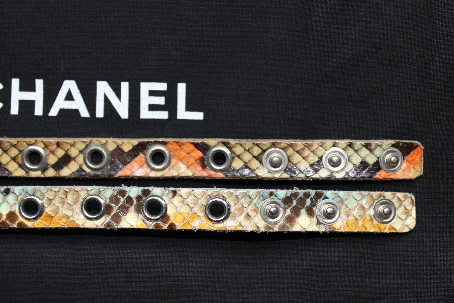 Chanel Armbänder & -reifen: CHANEL Python Leder Armband Armreif CC Logo – Gebraucht aus Wängi von Pambola 2