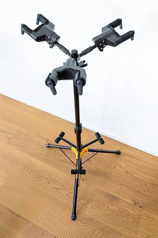 Instrumenten-& Notenständer: Hercules GS432BPLUS Triple Guitar Stand – Neu und originalverpackt aus Avry-sur-Matran von Berlingo1 1