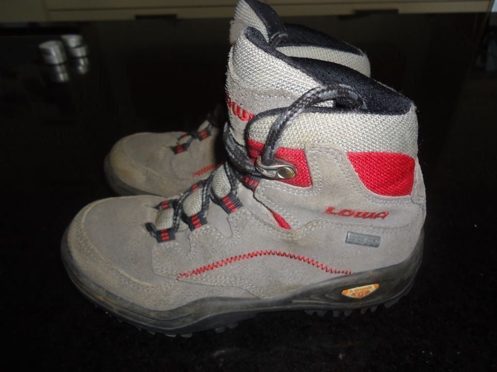 Lowa Scarpe da uomo: Lowa Core Tex Wanderschuhe in Grösse 32 – Usato da Wohlen AG venduto da Michi761