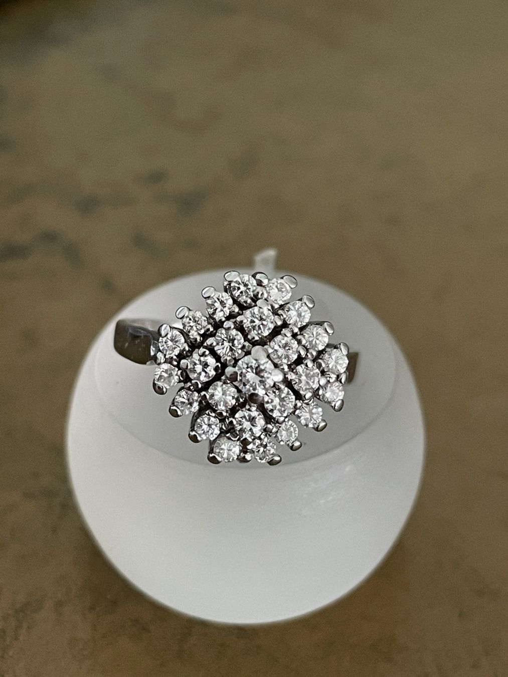Anelli: Weissgoldring mit Brillianten – Usato da Muttenz venduto da einfach-schoen