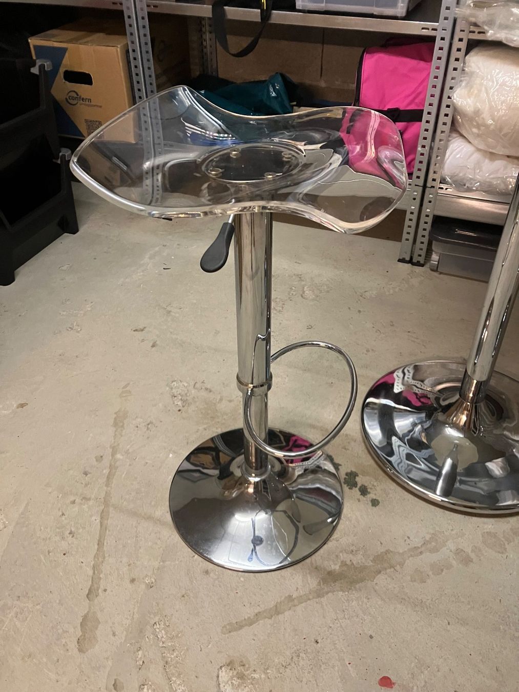 Set di tavolo e panche: Table haute bistrot et deux tabourets – Usato da Vich venduto da SophieCo 1