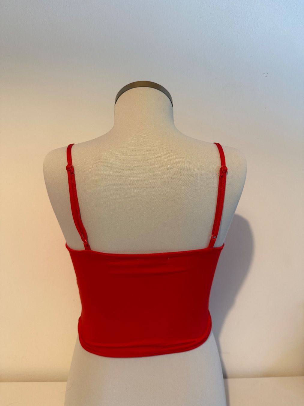 Top: CROP TOP ROUGE – Usato da Cheseaux-Noréaz venduto da ath_cq52 1