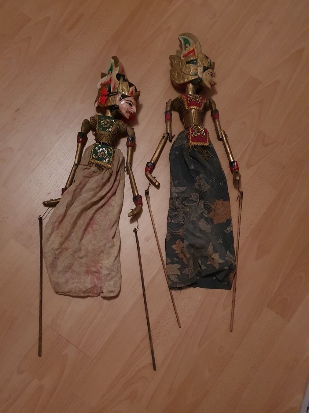 Bambole: 2 antik Holz Asien Hand-Marionette – Usato da Winterthur venduto da Ywan1