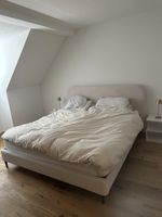 Bettgestell 1.90m x 2.20m Beige Samt-Stoff Guter Zustand