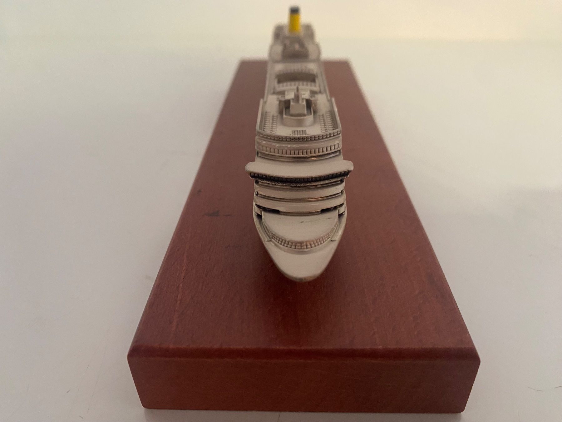 Modellbausätze & Standmodelle: Costa Luminosa Schiffsmodell - Rares Sammlerstück – Gebraucht aus Ballwil von ClassicGallery 6