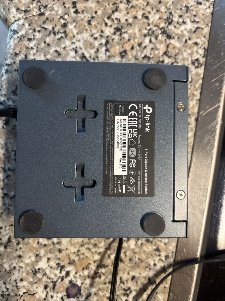 TP-Link Hub & Switch: 5-Port Switch – Usato da Wil ZH venduto da Pfisti87 1