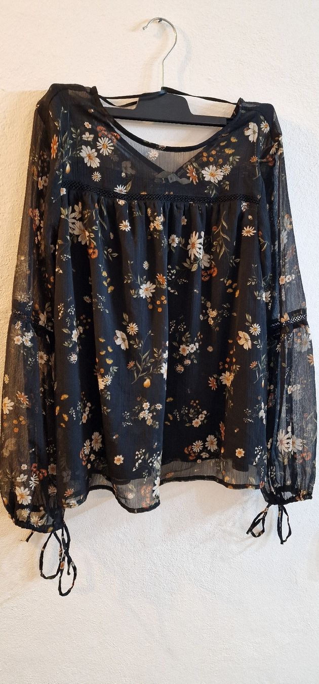 C&A Blusen: Bluse mit Blumenmuster – Gebraucht aus Romanshorn von REALJessiB