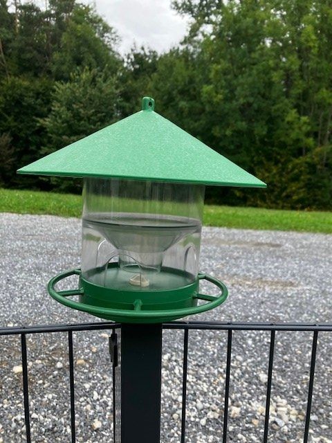 Casette per uccelli: Vogelfutterhaus aus PS – Nuovo (secondo la descrizione) da Goldach venduto da Cabro