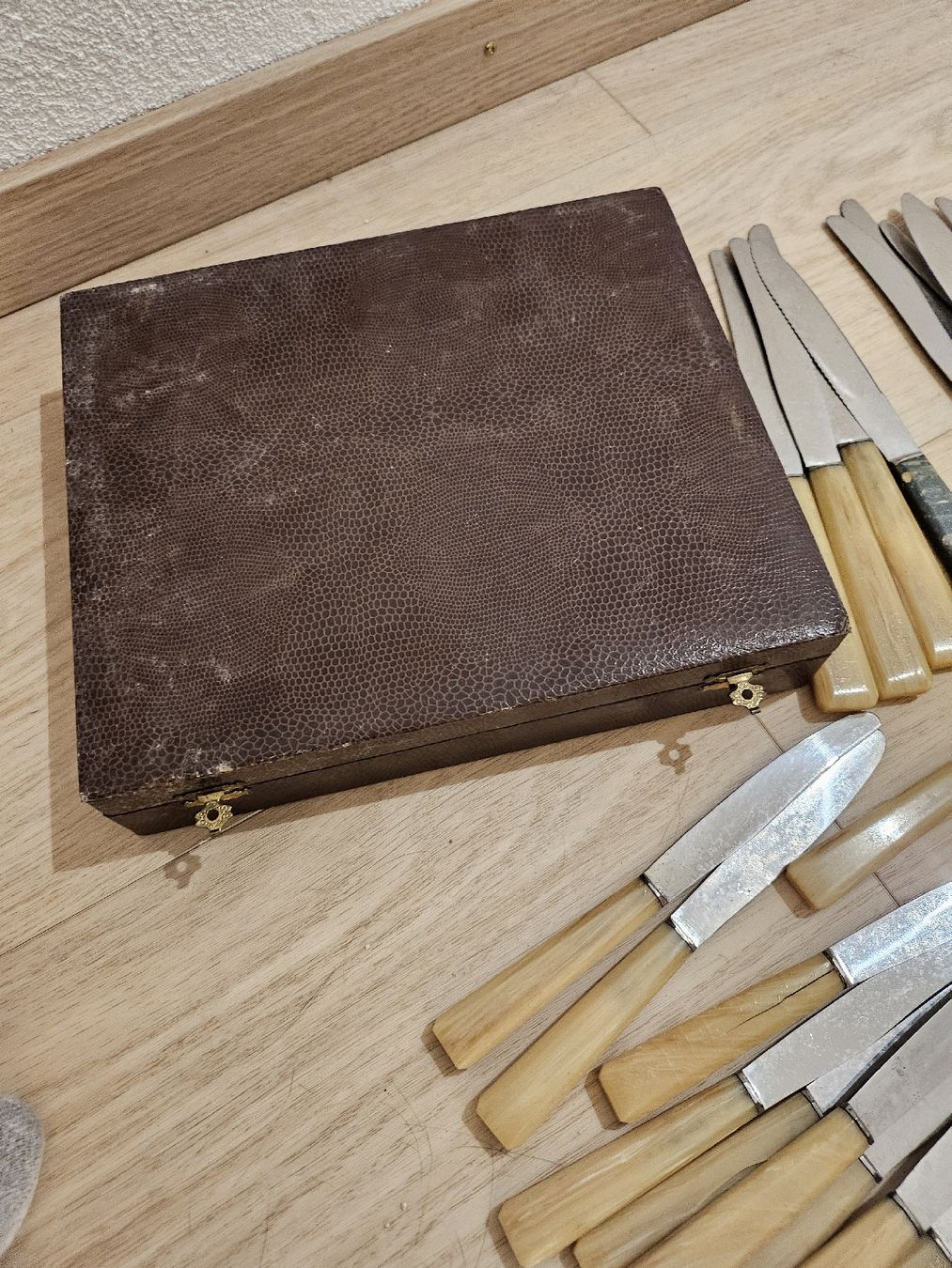 Posate: Couteaux vintage avec coffret – Usato da La Joux FR venduto da car_ck96 5
