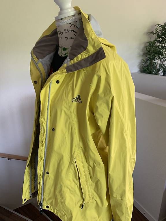 Adidas Giacche: Adidas Regenjacke gelb Grösse 40 – Nuovo (secondo la descrizione) da Zeihen venduto da cindyscad