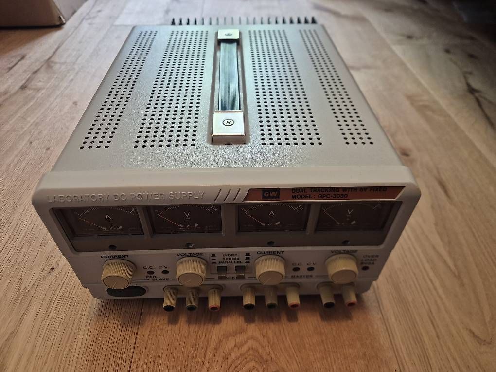 Elektrotechnik: Labornetzgerät, GWINSTEK GPC-3030, 2 Kanal, 5V Fixed – Gebraucht aus Humlikon von xen_p28s
