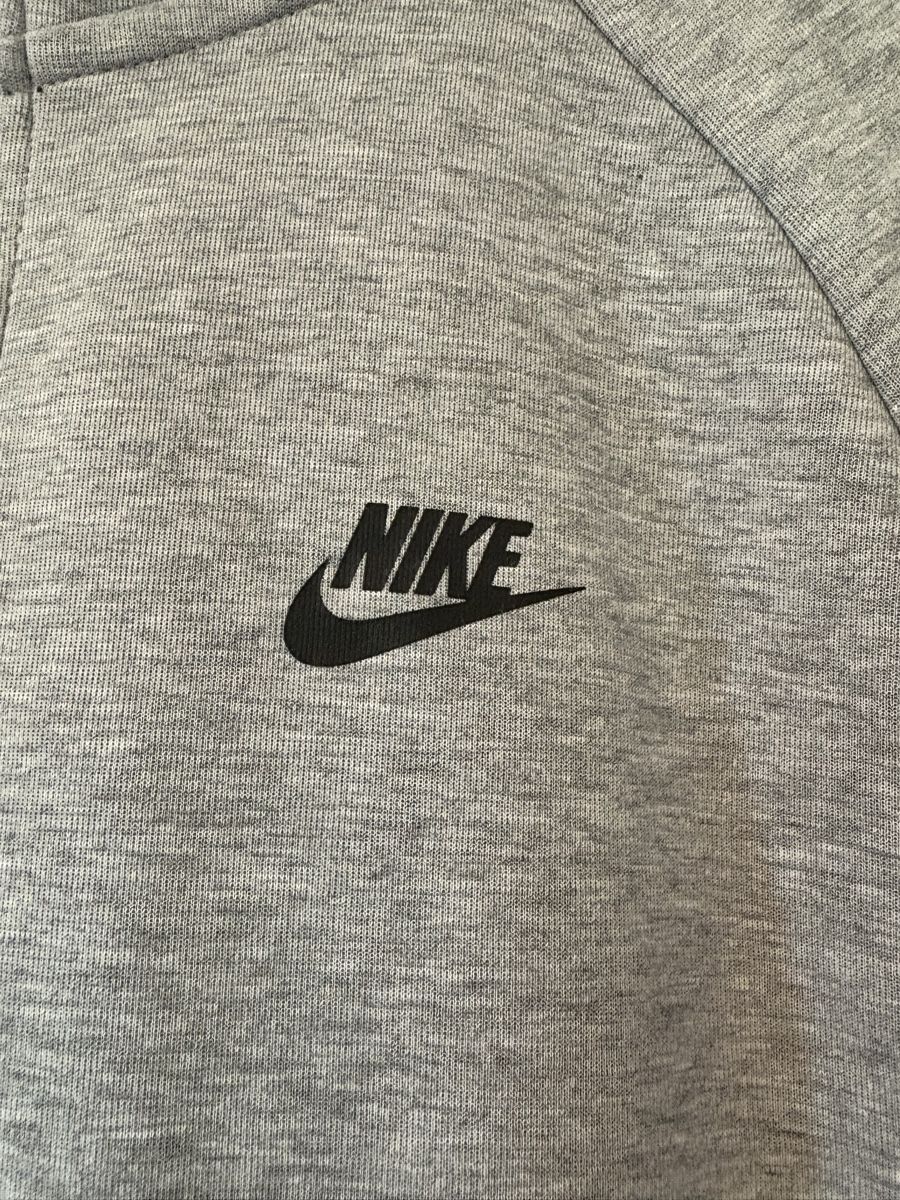 Nike Giacche: Graue Nike Kapuzenjacke im Grösse S – Usato da Frauenfeld venduto da lin_77m9 5