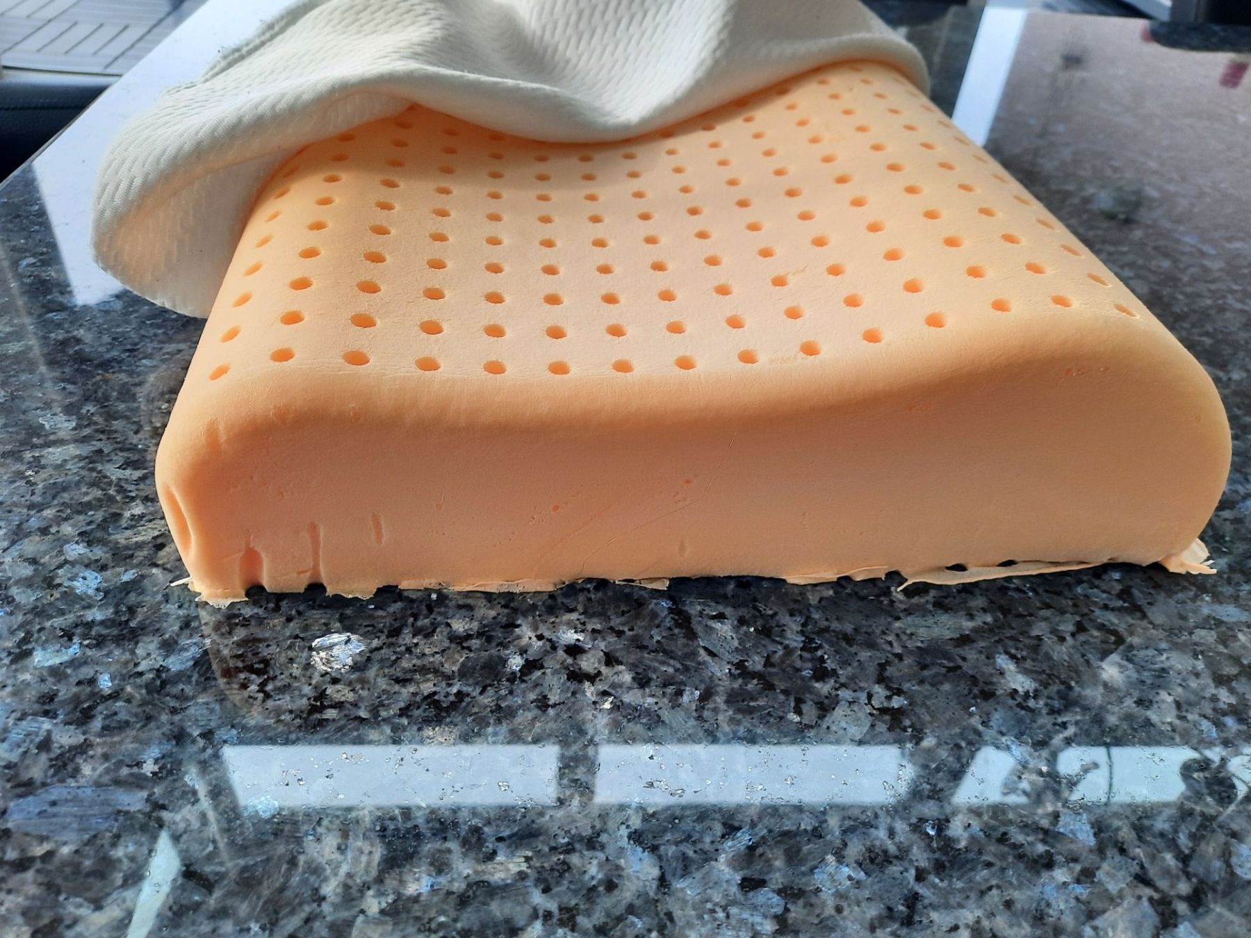 Kissen: Nackenkissen – Neu (gemäss Beschreibung) aus Hinwil von GrishamS