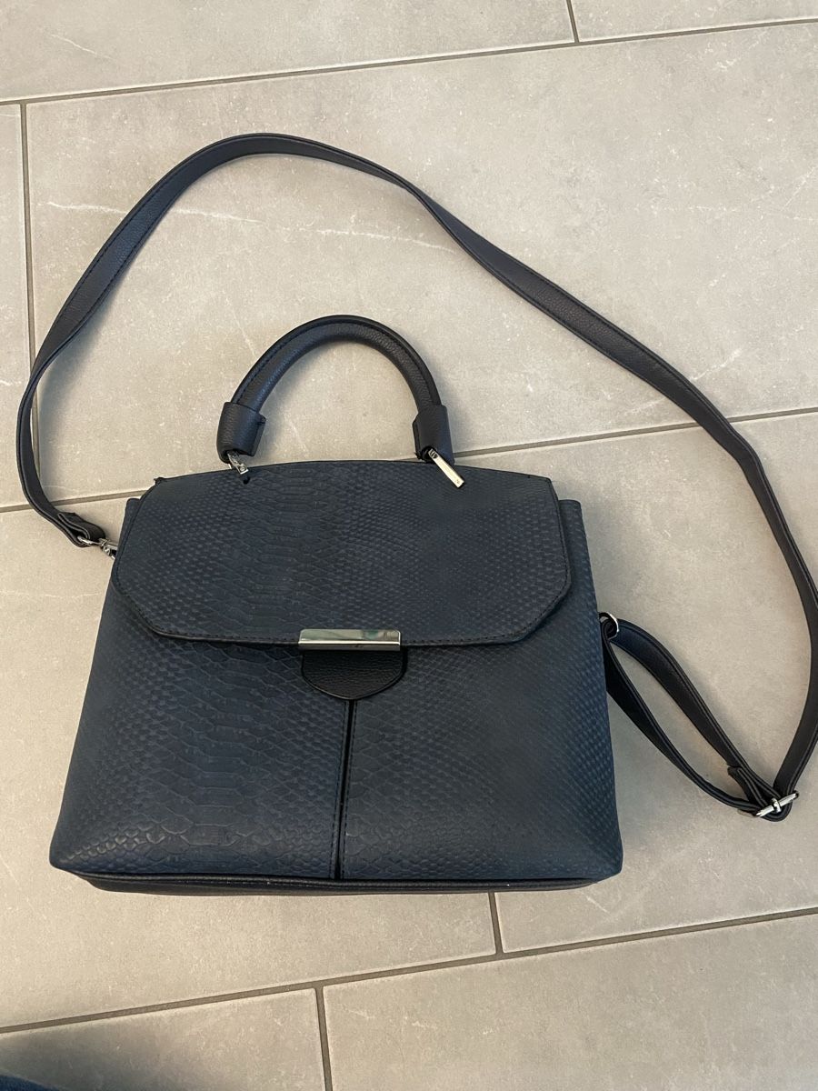 Taschen für Damen: Dunkelblaue Handtasche mit mattem Schlangenmuster Kunstleder – Neu (gemäss Beschreibung) aus Hünenberg See von lar_9zjk