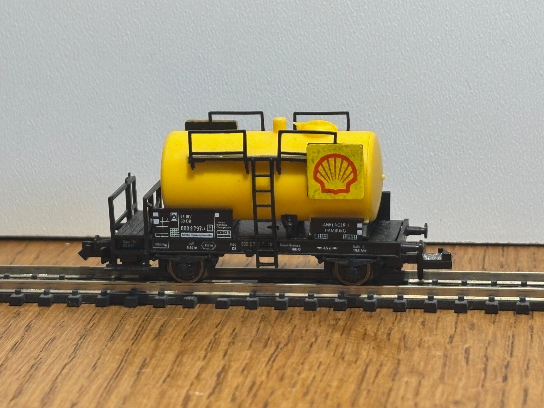 Modellini di ferrovie: e1385: Kesselwagen SHELL (Spur N)  -  #2 – Nuovo (secondo la descrizione) da Birsfelden venduto da Birs_25 2