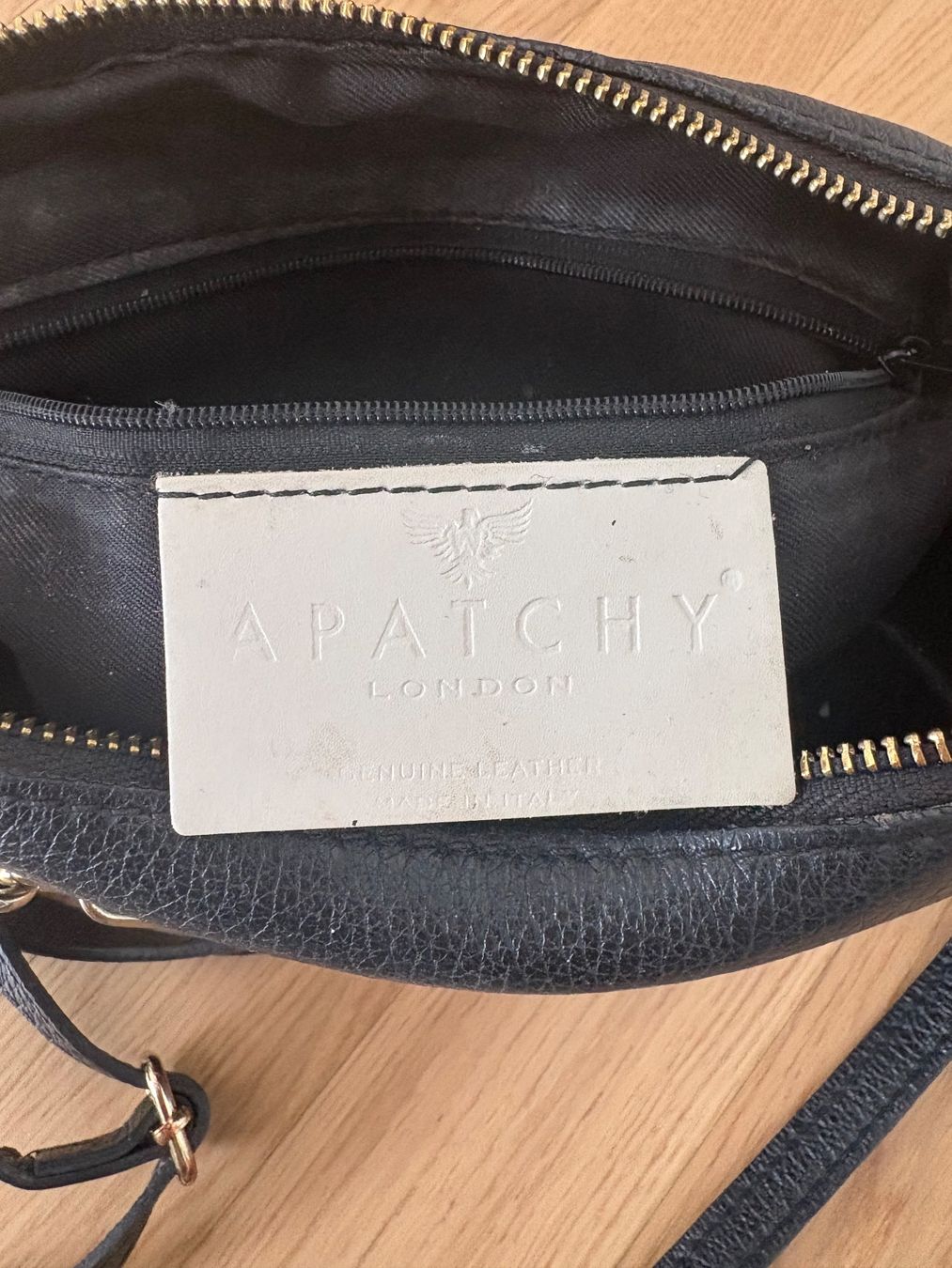 Taschen für Damen: Schwarze Umhängetasche Apatchy London – Gebraucht aus Dübendorf von SophieNadine1 3