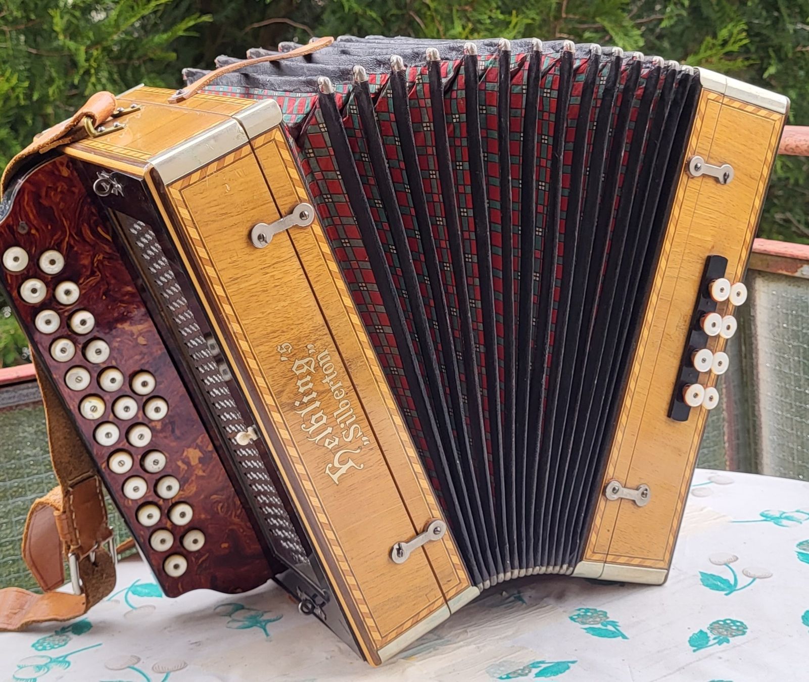 Strumenti musicali: Accordéon Helbilng Silberton – Usato da Penthalaz venduto da EvandroLuz