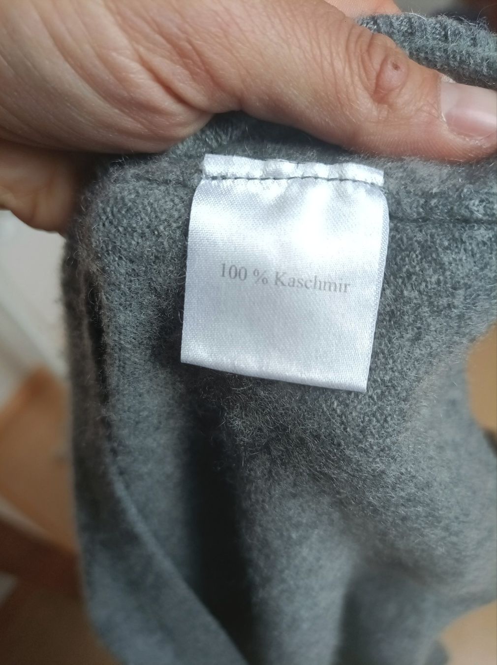 Maglioni & Felpe: Grauer Rollkragenpullover aus 100% Kaschmir – Usato da Peccia venduto da LillyMarie98 7