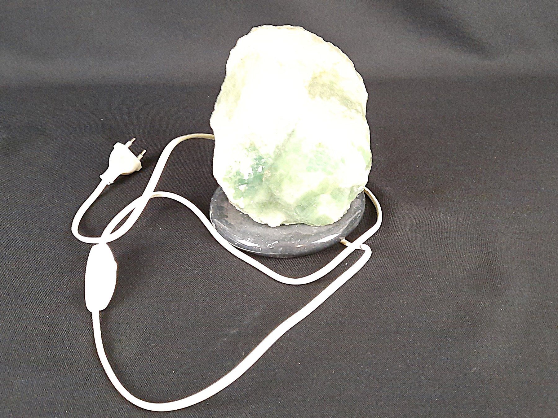 Lampade: Grüner Calcit/Fluorit Rohstein Lampe – Usato da Beinwil am See venduto da Restwert_Beinwil 1