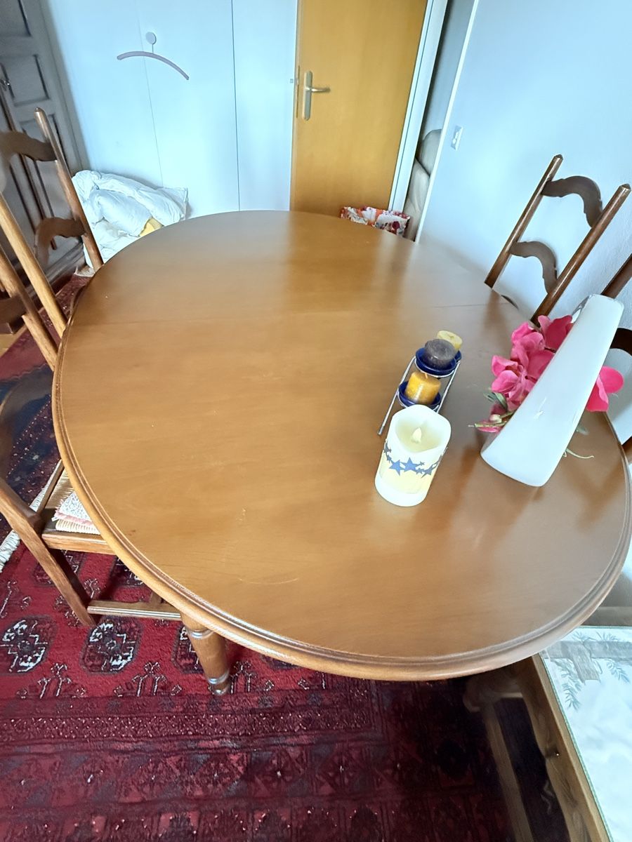Tavoli: Table en bois ovale – Usato da Plan-les-Ouates venduto da val_c6z7