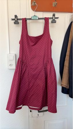 Kleid mit Punkten Grösse S neuwertig