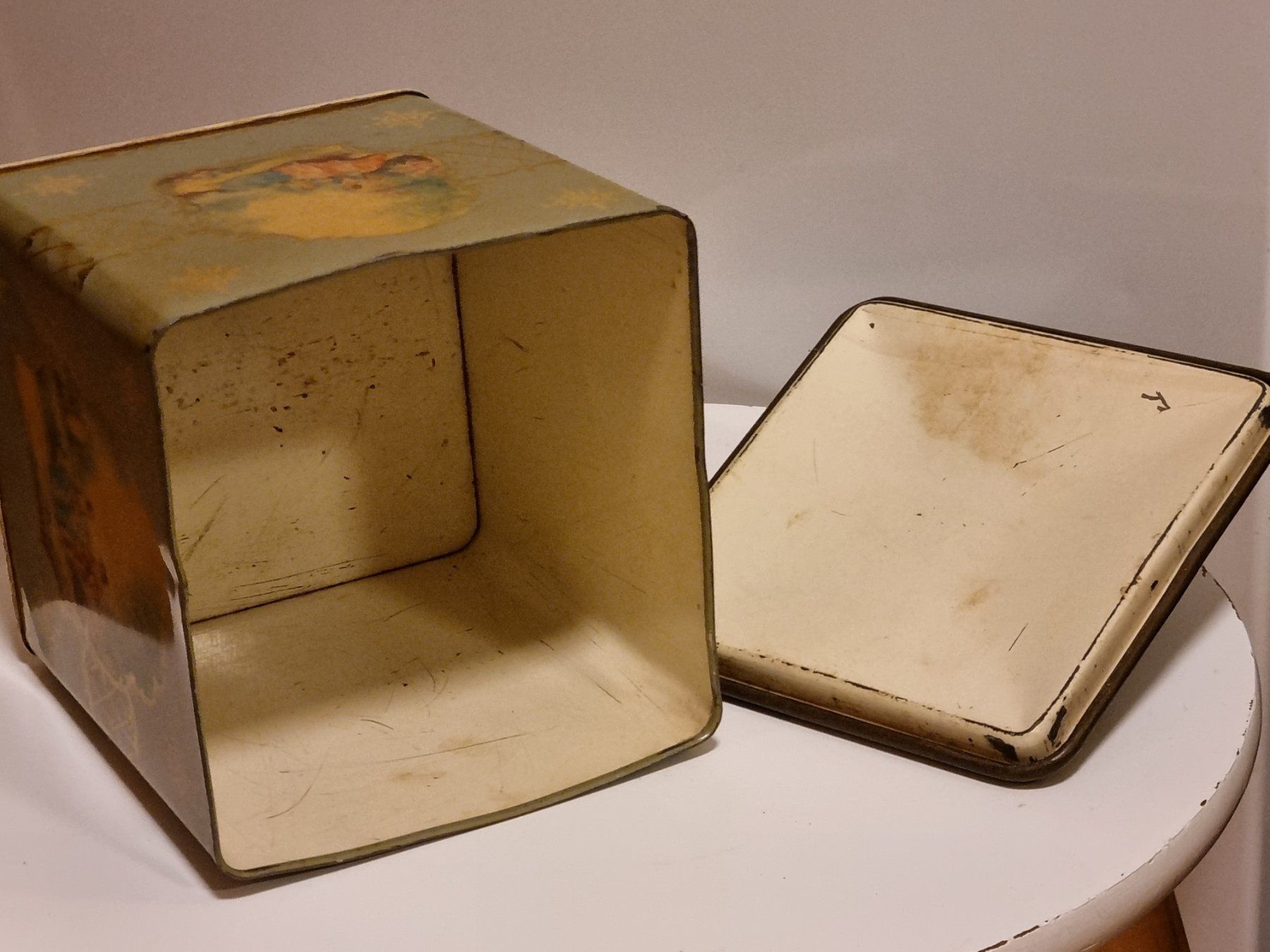 Dosen: Antike Blechdose mit Galanterieszene um 1900 – Gebraucht aus Scharnachtal von devin03 9