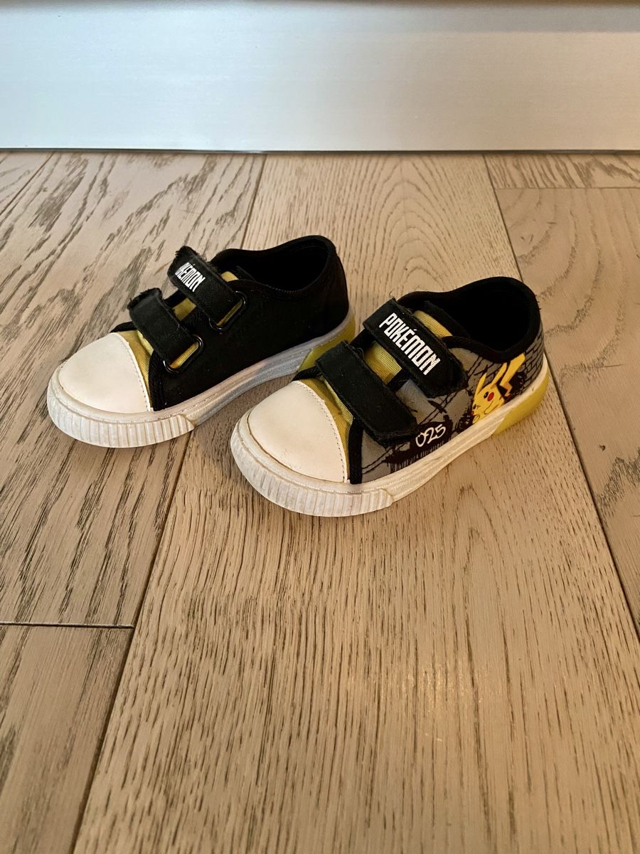 Scarpe per ragazzi: Sneaker Pokemon Große 25 – Usato da Arbedo venduto da gregmccooper 1