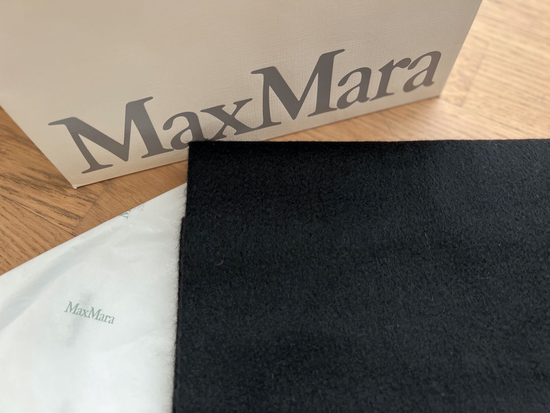 Max Mara Foulards, Tücher & Schals: MAX MARA Schal aus Kamelhaar, schwarz, original, NEU – Neu und originalverpackt aus Zürich von methee1107 2