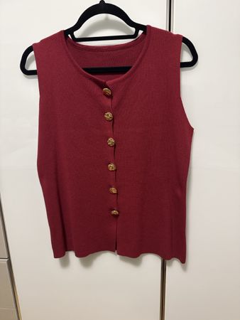 Bordeaux Strickweste mit goldenen Knöpfen, Grösse L