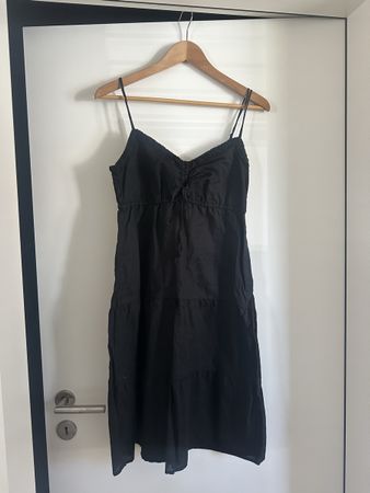 schwarzes Kleid Esprit