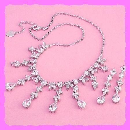 Ketten: Erlesene Halskette – Collier – Neu und originalverpackt aus Oberglatt ZH von Diamond-Girl 2