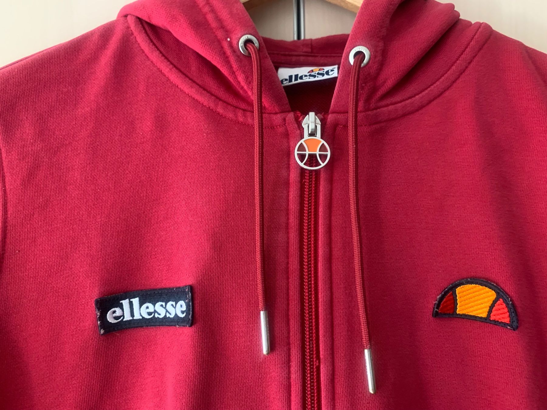 Ellesse Maglioni & Felpe: Ellesse Kapuzenpullover rot Grösse XS – Usato da Rosshäusern venduto da MiJoDoOl 2