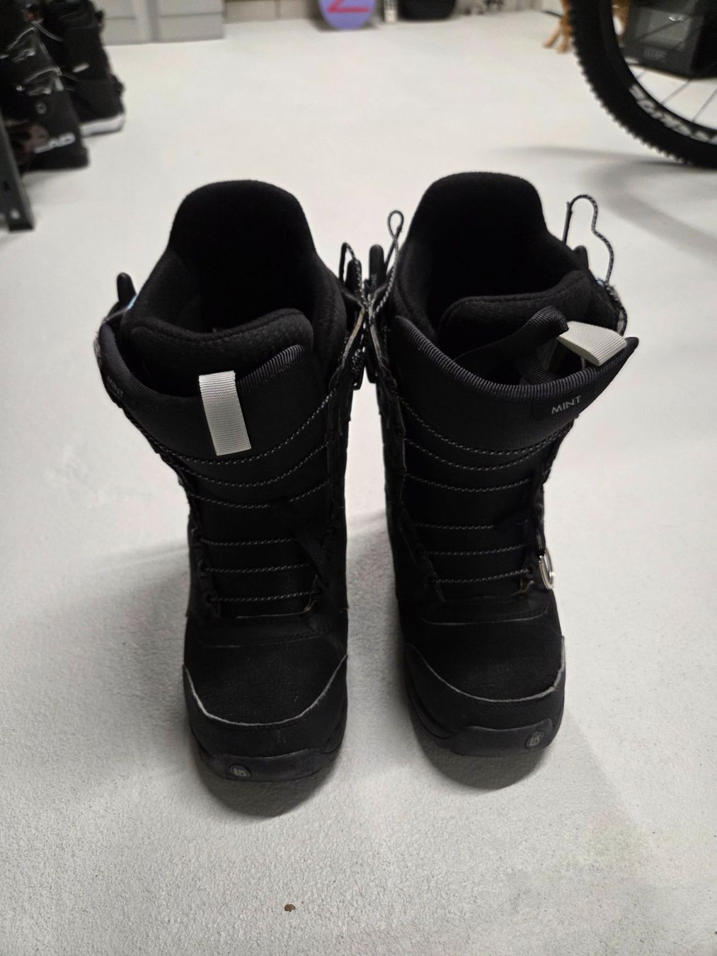 Burton Scarpe per ragazzi: Snowboardschuhe Burton Grösse 35 – Usato da Lampenberg venduto da NicoleHunziker