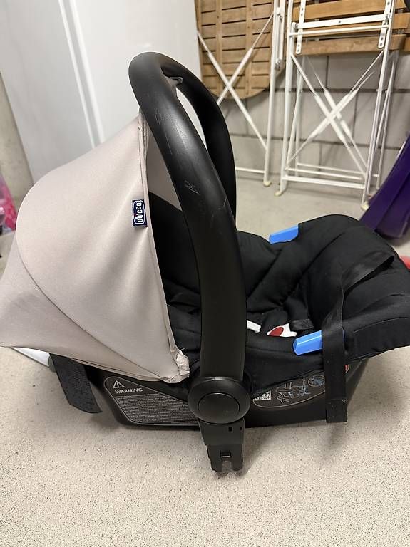Seggiolini per auto: Babyschale Chicco – Usato da Gebenstorf venduto da raffi88 1